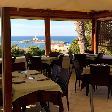 Al Castello Relais 3* Вьесте