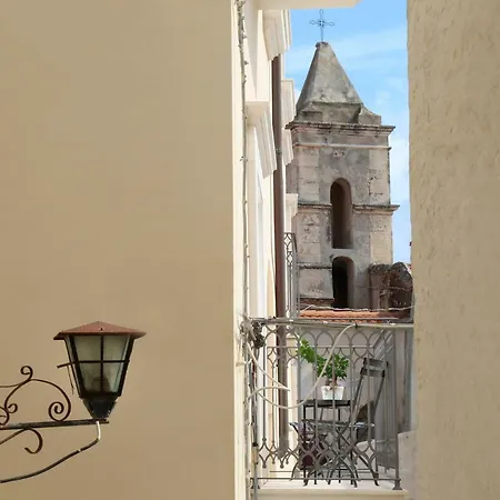 Al Castello Relais לינה וארוחת בוקר ויאסטה